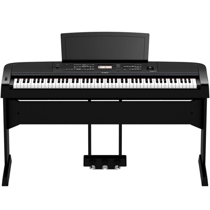 Yamaha DGX-670 digitālās klavieres ar kājām un trīs pedāļu sistēmu